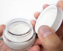 opening cosmetic cream container